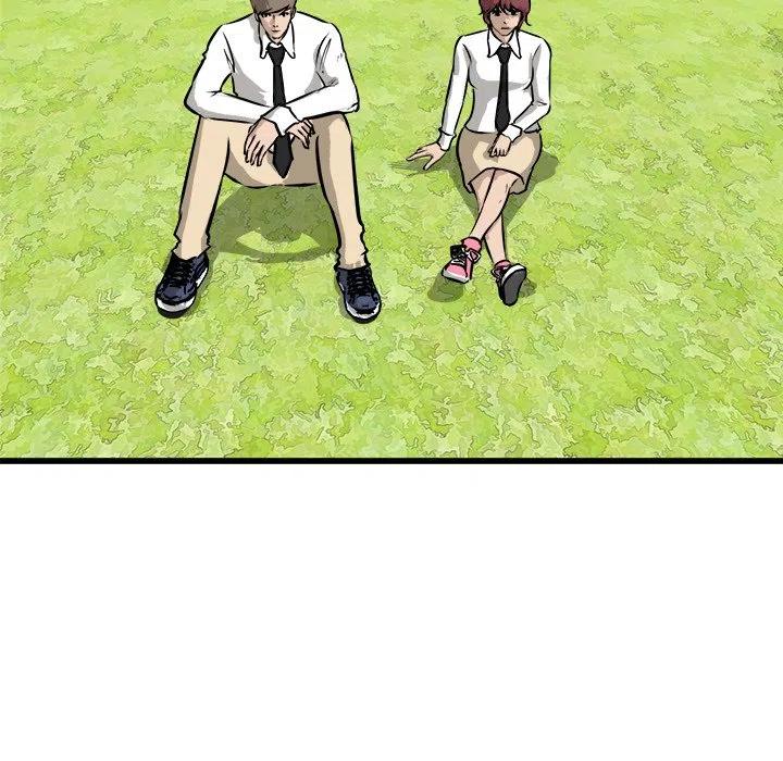 735